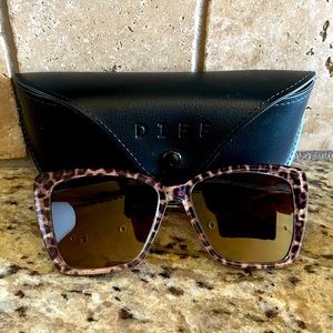 DIFF Becky ll sunglasses! Never worn! Plastic lining still on.